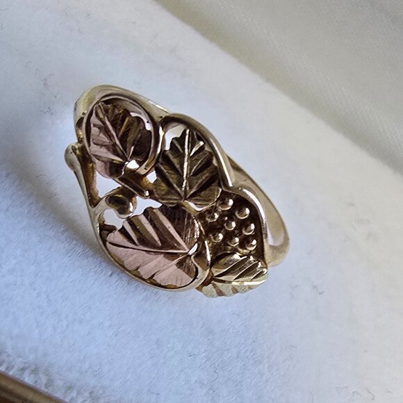 Black Hills Gold ring - Picture 1 of 2